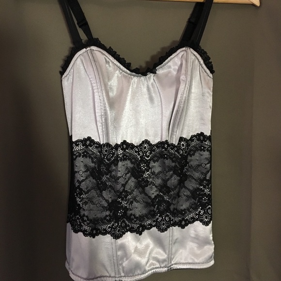 Silver satin and black lace corset - Picture 2 of 6